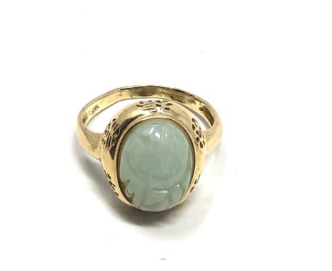 14ct gold jade carved  ring (5g) 