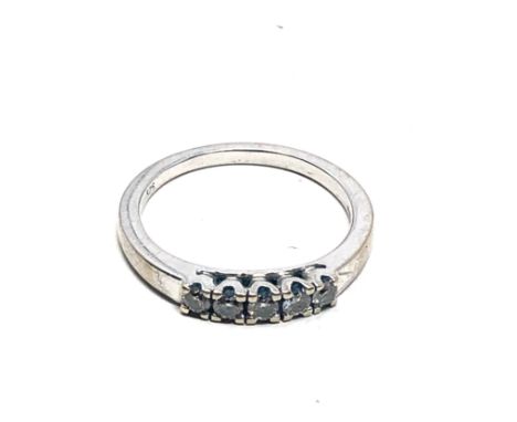 9ct white gold diamond ring (2.6g) 