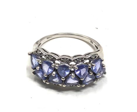 9ct white gold tanzanite &amp; diamond cluster ring (3.7g) 