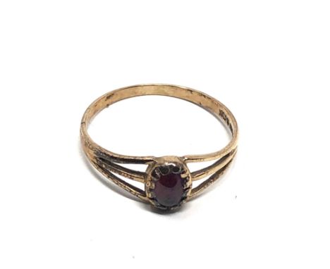 9ct gold vintage garnet ring (1.1g) 