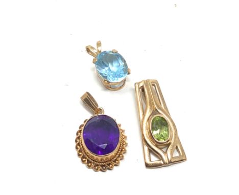 3 x 9ct gold gemstone set pendants inc. amethyst, peridot &amp; topaz (3.7g) 