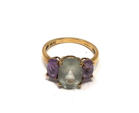 9ct gold prasiolite &amp; amethyst three stone cocktail ring (2.9g) 