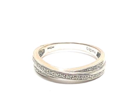 9ct gold diamond ring (3g) 