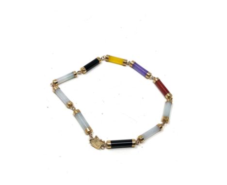 9ct gold jade, onyx &amp; dyed quartzite oriental panel bracelet (6.7g) 