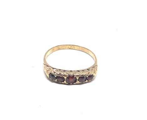 9ct gold garnet ring (1.5g) 