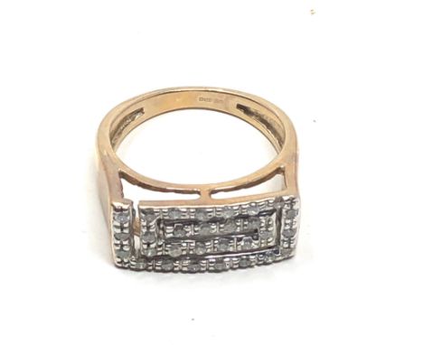 9ct gold diamond ring (4.9g) 