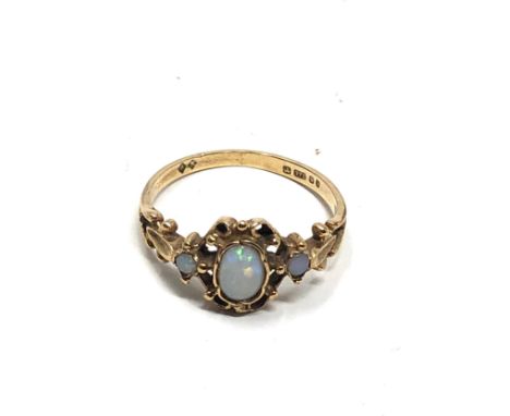 9ct gold opal  ring (1.8g) 