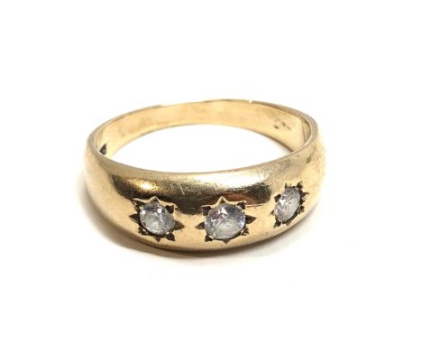 9ct gold vintage clear stone three stone  ring (4.4g) 