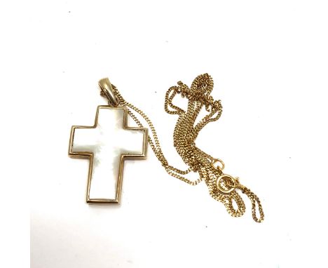 9ct gold mother of pearl cross pendant necklace (3.2g) 