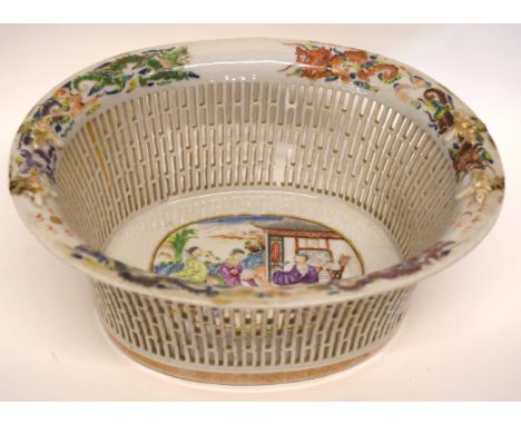 Late 18th century Chinese porcelain chestnut basket, the interior decorated in polychrome with Chinese figures within a gilt 