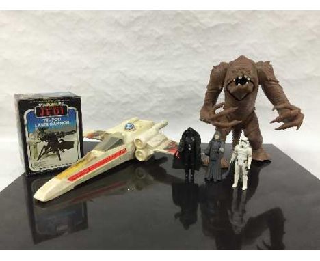 A large quantity of boxed and unboxed Star Wars models and figurines, to include; Large qty of figures (100+) from the franch