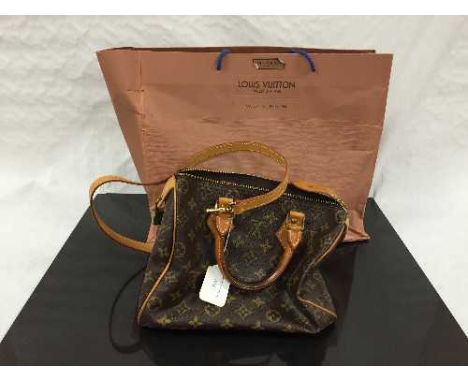 Louis Vuitton : A lady's Speedy hand bag, monogram canvas with tan trim, with zip top,  with carry handles, with shoulder str