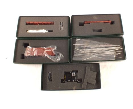 Boxed Bachmann Spectrum rolling stock viz 28195, 27211, 27399 (2) and 27018