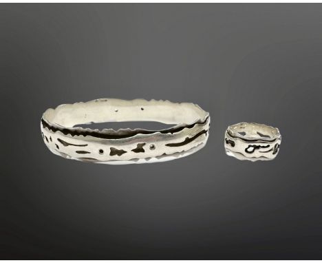 An ornate silver bangle and matching ring. (2) CONDITION REPORT: 28.5g