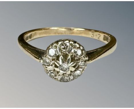 An 18ct yellow gold diamond cluster ring, size M, 2.4g.