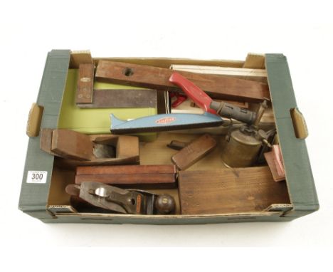 A box of tools G 
