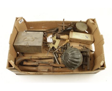 A box of tools G 