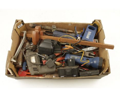 A box of tools G 