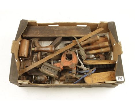 A box of tools inc saw sets etc G
