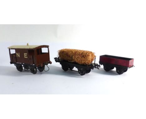 Nine items of Hornby O gauge rolling stock consisting:RS665 hopper wagon,RS662 gas cylinder wagon,RS670 No. 1 milk traffic va