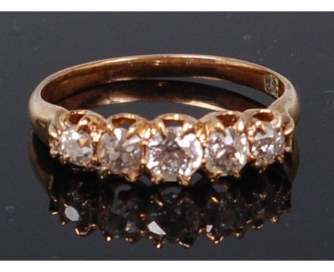 An Edwardian 18ct gold and diamond five stone ring, arranged as five graduated claw set old brilliants, the largest centre st