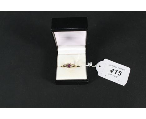 A 9ct gold amethyst set ring, approx 2.5g