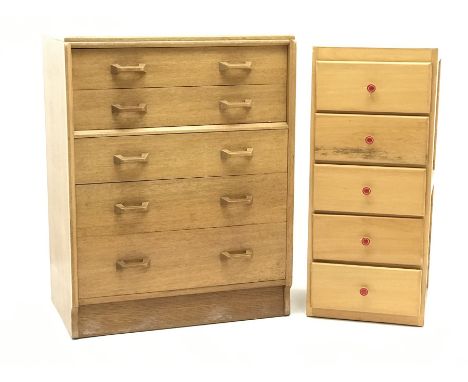 G-Plan light oak chest, five graduating drawers, plinth base (W77cm, H98cm, D46cm) and a narrow chest, five drawers (W41cm, H