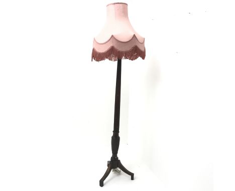 Early 20th century turned and fluted mahogany standard lamp with shade, H142cm Condition Report Click here for further images