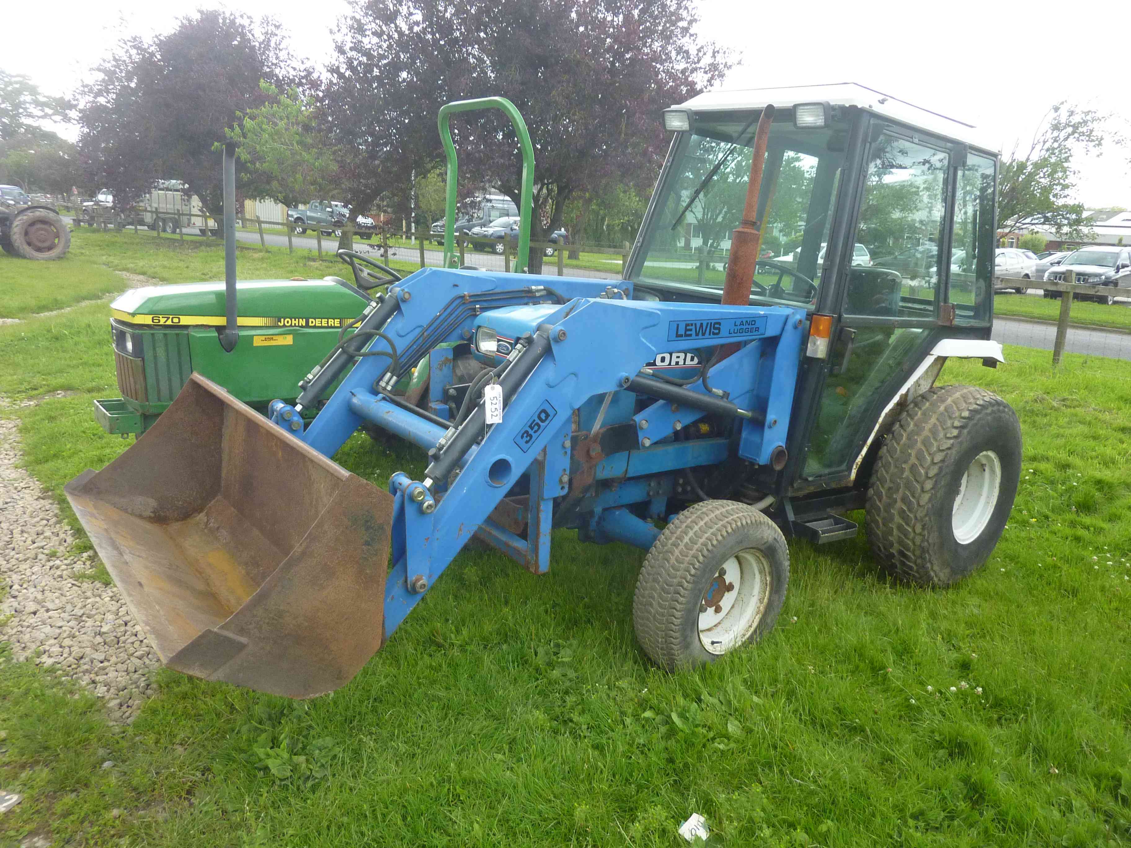 *5252 Ford 1720 4x4 compact tractor c/w Lewis loader