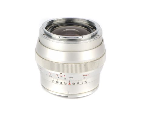 A Carl Zeiss Distagon f/2.8 25mm Lens, Contarex, chrome, serial no. 3563330, body, VG-E, elements, VG, some very light intern