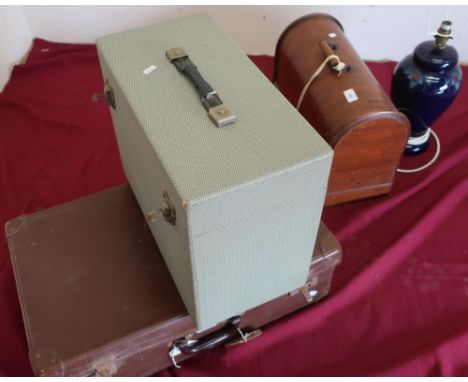 Cased vintage Singer sewing machine, vintage suitcase, ceramic table lamp and a cased Aldis projector (4) 