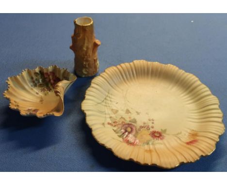 Group of Royal Worcester ceramics comprising of side plate No. 1416, a clam shell dish No. 1413 and a Royal China Works Worce