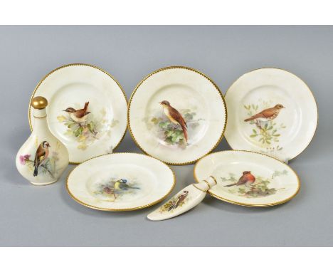 FIVE SMALL ROYAL WORCESTER PLATES AND TWO SCENT BOTTLES PAINTED WITH BIRDS, the larger scent bottle and plates signed W. Powe