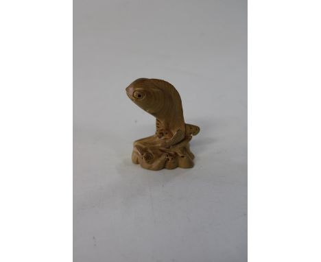 A Chinese box wood netsuke 