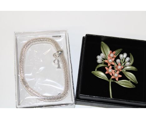 A pretty pearl &amp; leaf brooch &amp; bracelet with the initial P 