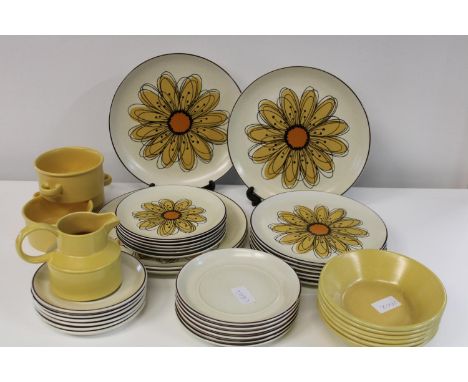 A large quantity of vintage Midwinter stoneware 30 pieces- 