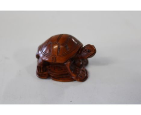 A Chinese box wood netsuke 