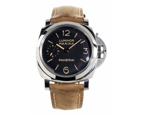 PaneraiGehäusedurchmesser: 47 mm.Stahl.PANEREI Luminor Marina 1950 „3-Days“, Referenz PAM00422, getragen an Lederband. Schwar