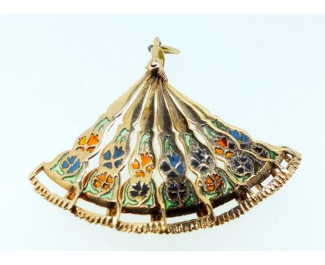 A 9 carat gold charm in the form of a fan with enamel decoration, unmarked but tested, 5.4g 