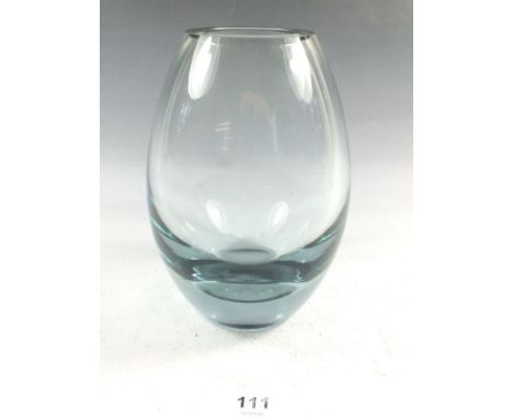 A Holmegaard vase by Per Lutken, 15cm 