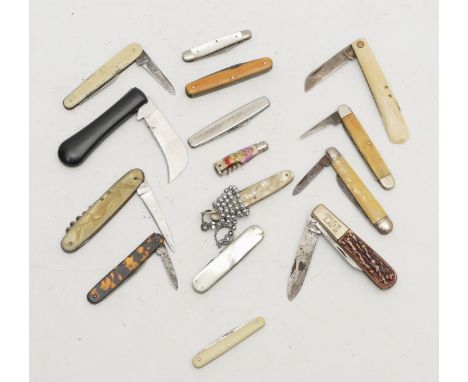 An assortment of fifteen pen knives, to include, Wilkinson Sword, IXL (15)