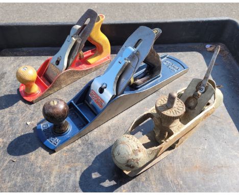 A collection of hand planes to include, Stanley compass plane, Acorn smoothing plane and a boxed Record bench plane.