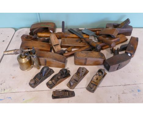 A collection of early 20th century and later carpenters hand tools, to include chisels, box planes, moulding planes, Stanley 