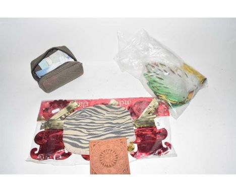 Mixed Lot: Vintage decorations, vintage make up bag etc