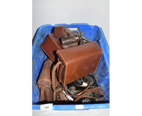 Mixed Lot: Vintage cameras to include a Eumig, a Nettar and various others