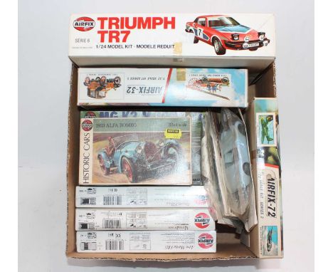 One box containing mainly Airfix 1/32nd scale cars to include, Alfa Romeo, Aston Martin DB5, Triumph TR7 and others (13 piece