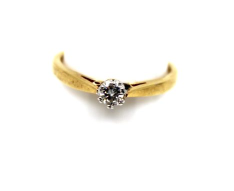 18ct Yellow Gold 0.15ct Solitaire Round Brilliant Cut Diamond Ring.  The ring is hallmarked "750" for 18ct Gold, "DIA" for Di