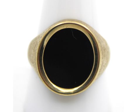 Men's 9ct Yellow Gold Black Onyx Signet Ring  The ring contains an Oval Cabochon Black Onyx piece that measures approx. 15mm 