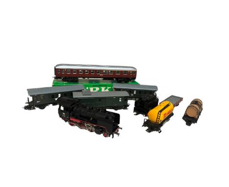     Mid century Marklin railway interest to include a boxed Schwedischer D-Zug-Wagen 4030,  a 4003 passenger carriage, two 40