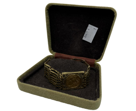 9ct Yellow Gold Gate Bracelet with inset 1906 Sovereign The Bracelet has a Heart Padlock and Safety Chain and is hallmarked "
